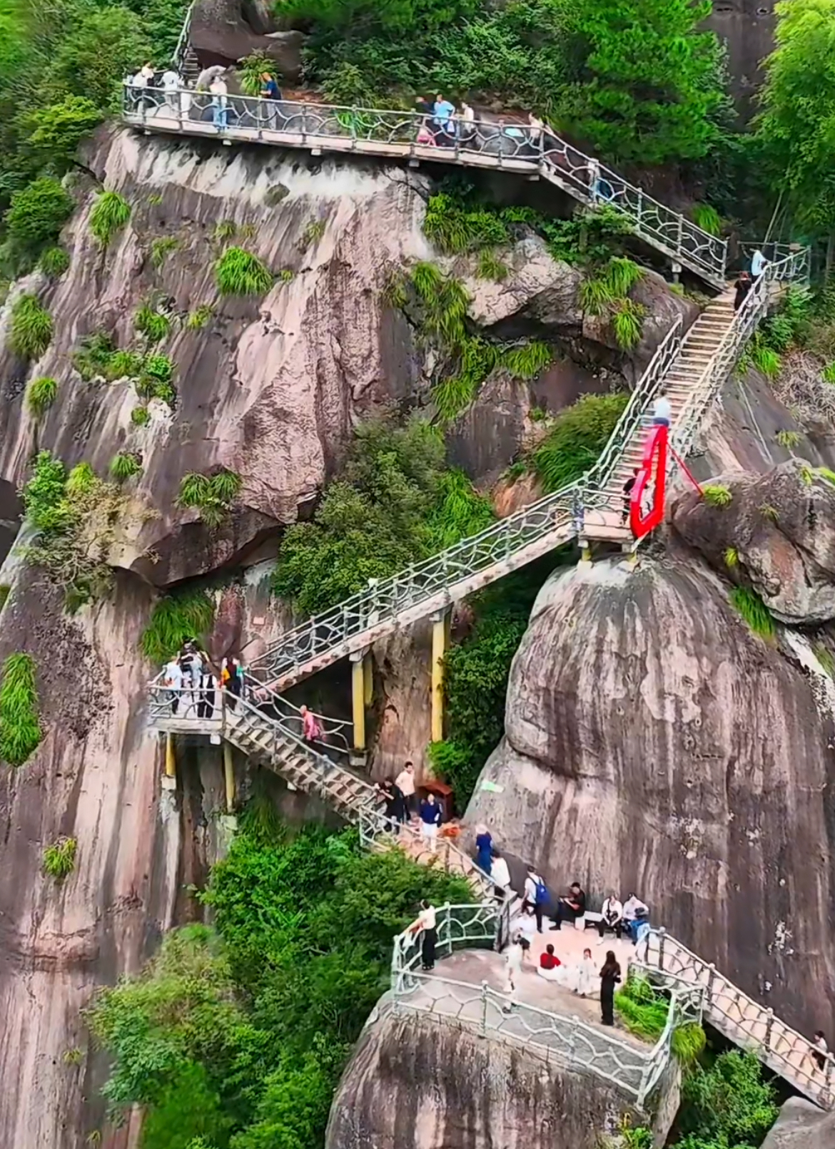这个大峡谷绝对值得一去,风景绝美,这就是缙云蛟龙大峡谷,位于丽水市
