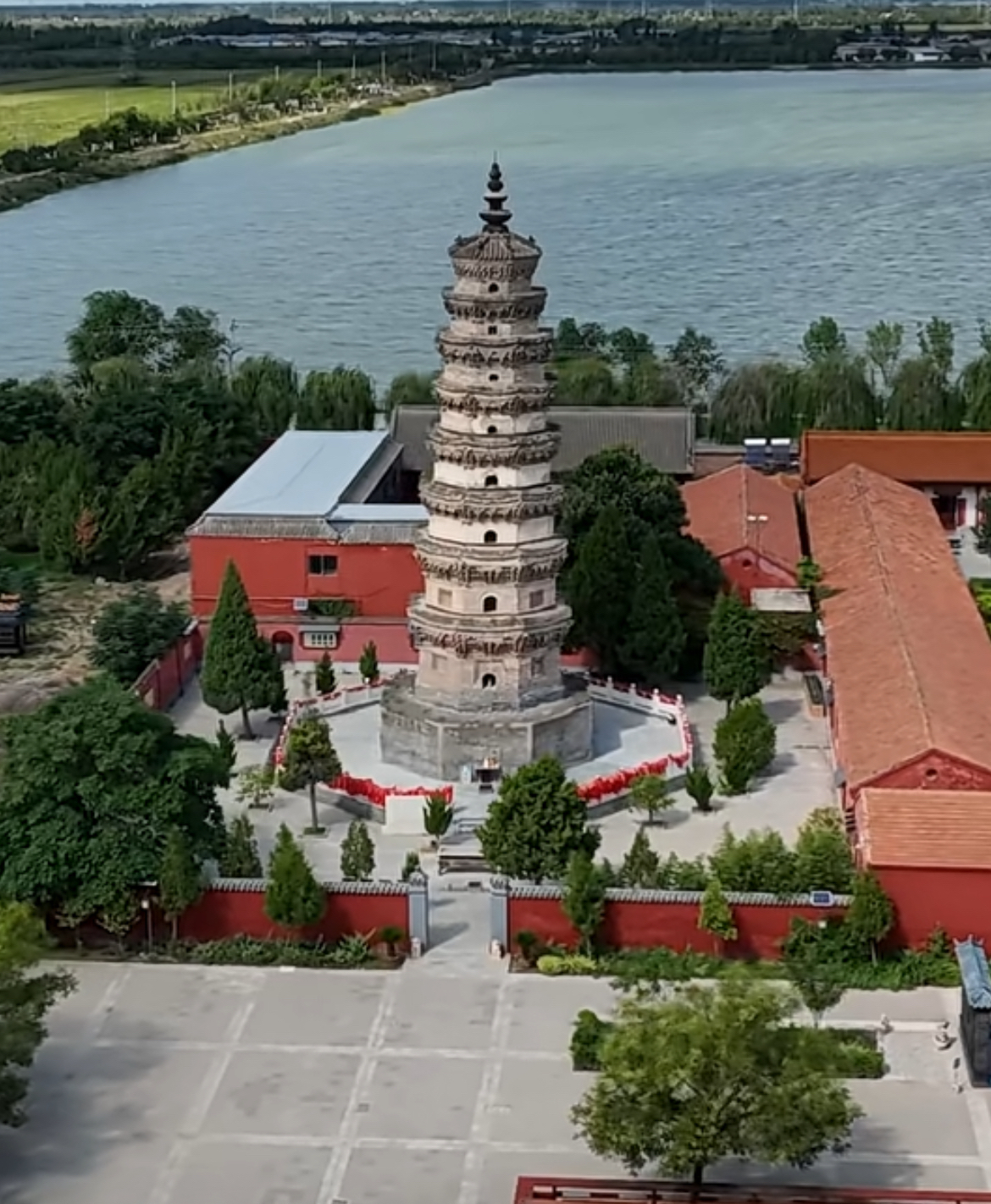 清凉夏日出游计划# 给你推荐邢台南宫普彤寺,它有两个第一:中国第一