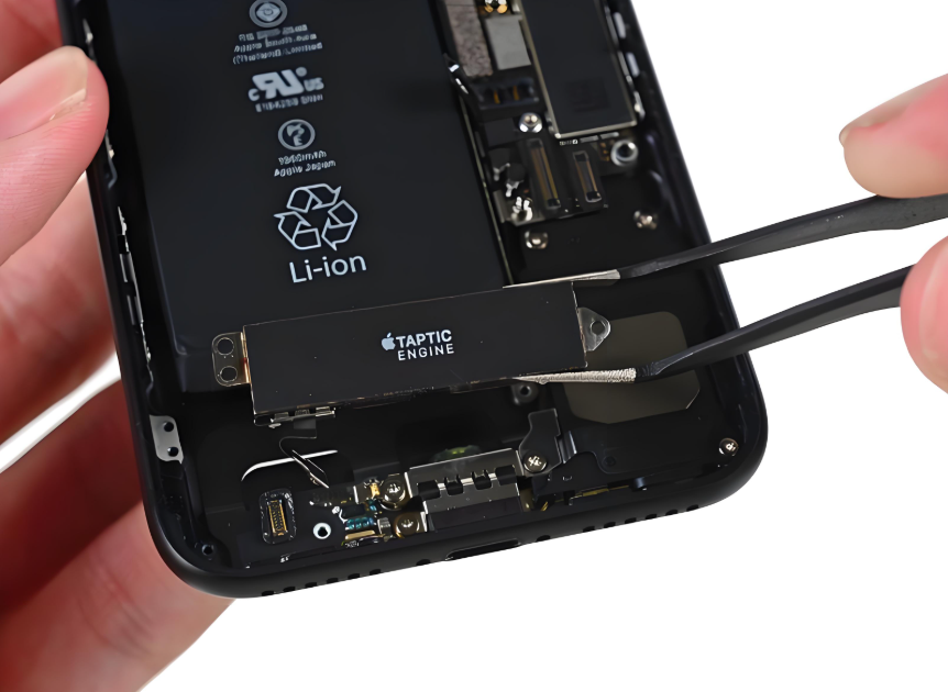 纵使苹果的tapic engine马达技术已经炉火纯青,但安卓阵营的线性马 