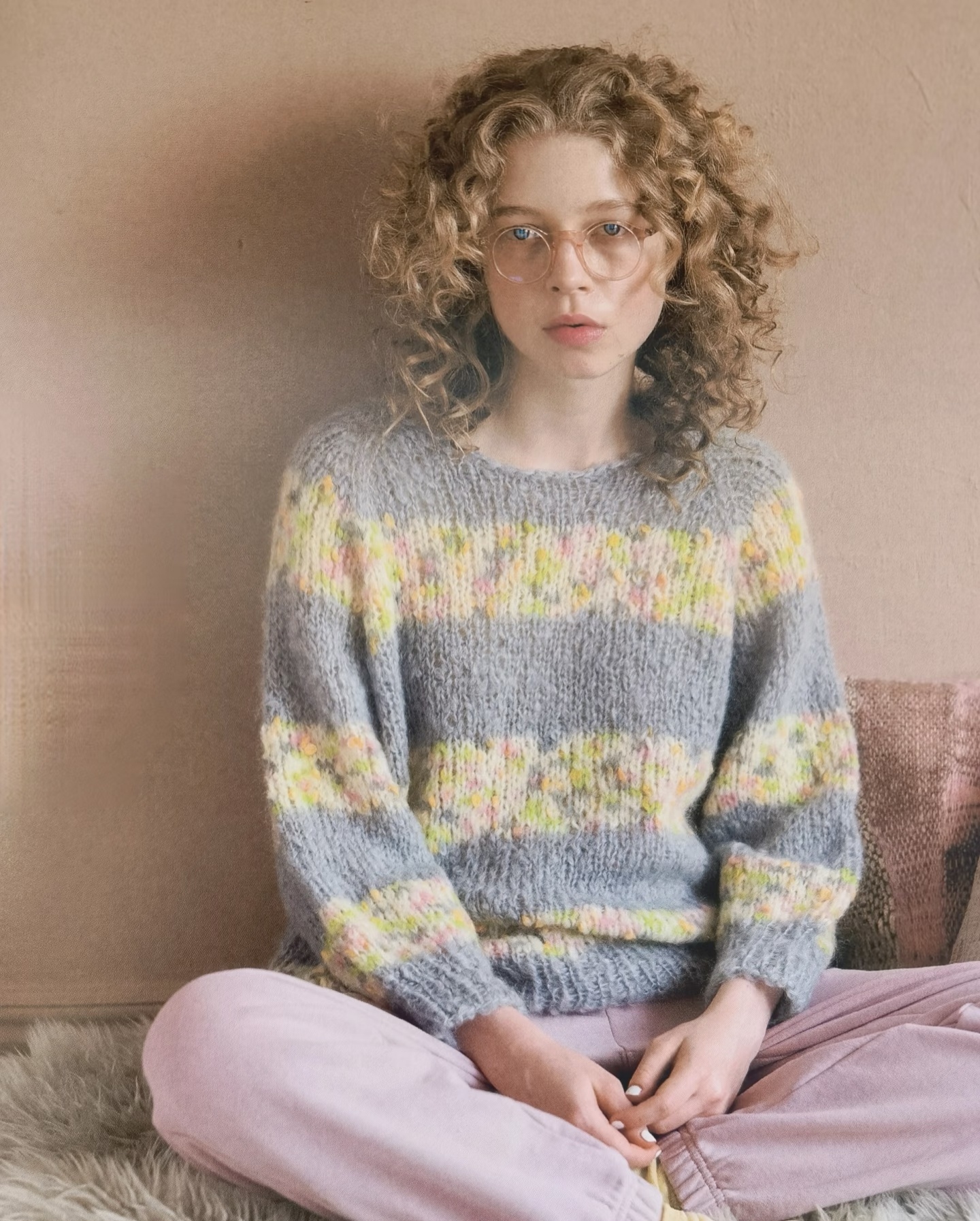 手工棒针:灰底彩条宽松套头毛衣