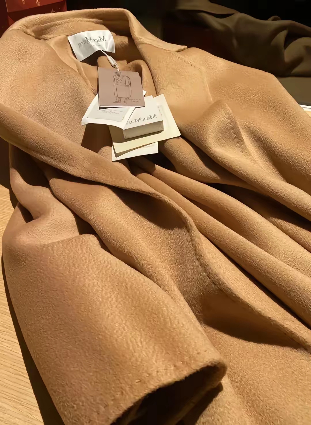 刚考上体制内的工作妈妈特别高兴奖励了我一件maxmara的大衣
