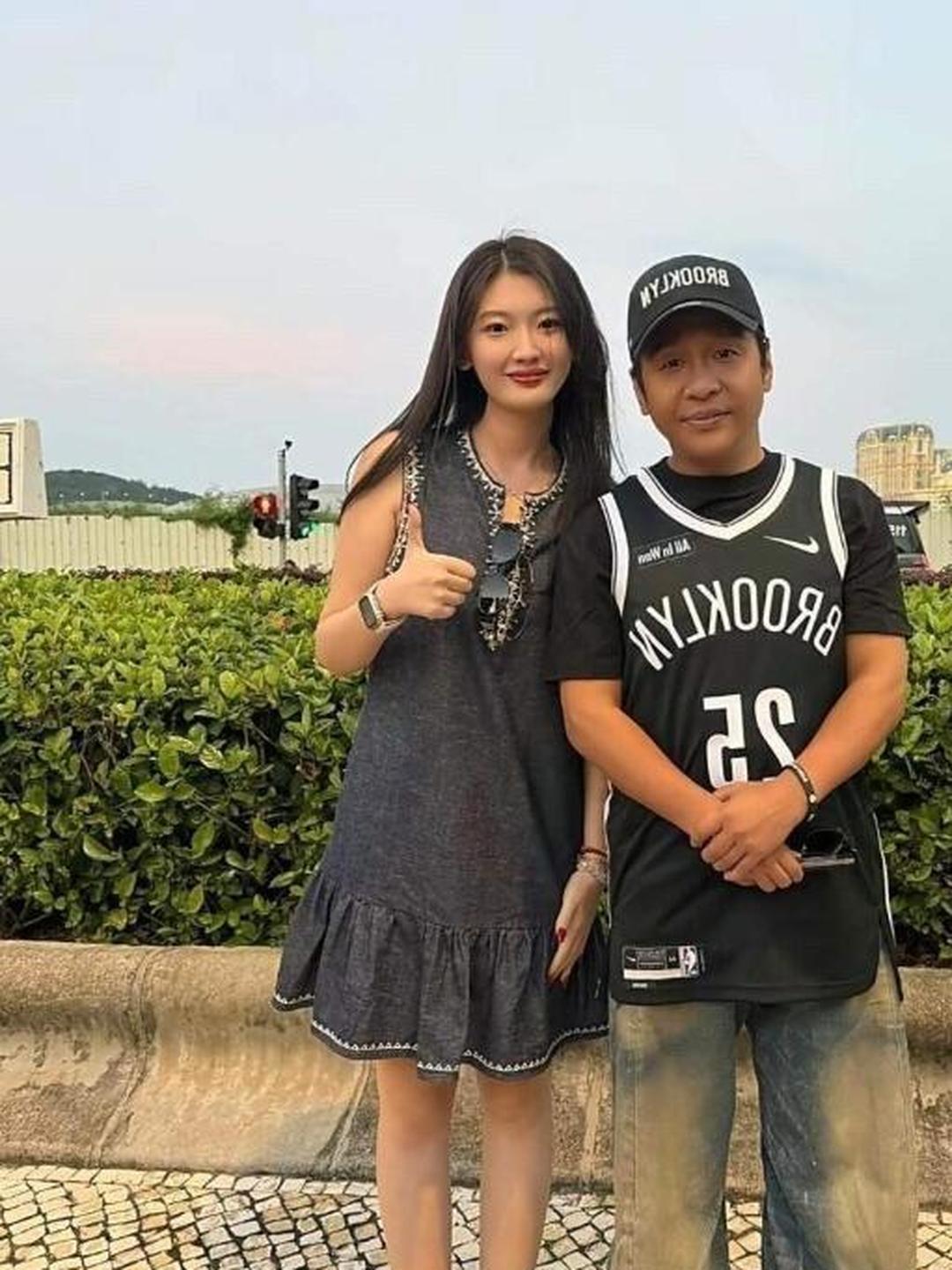 原来现实中的男明星长这样又黑又矮的看起来就是路人一个哪里还有