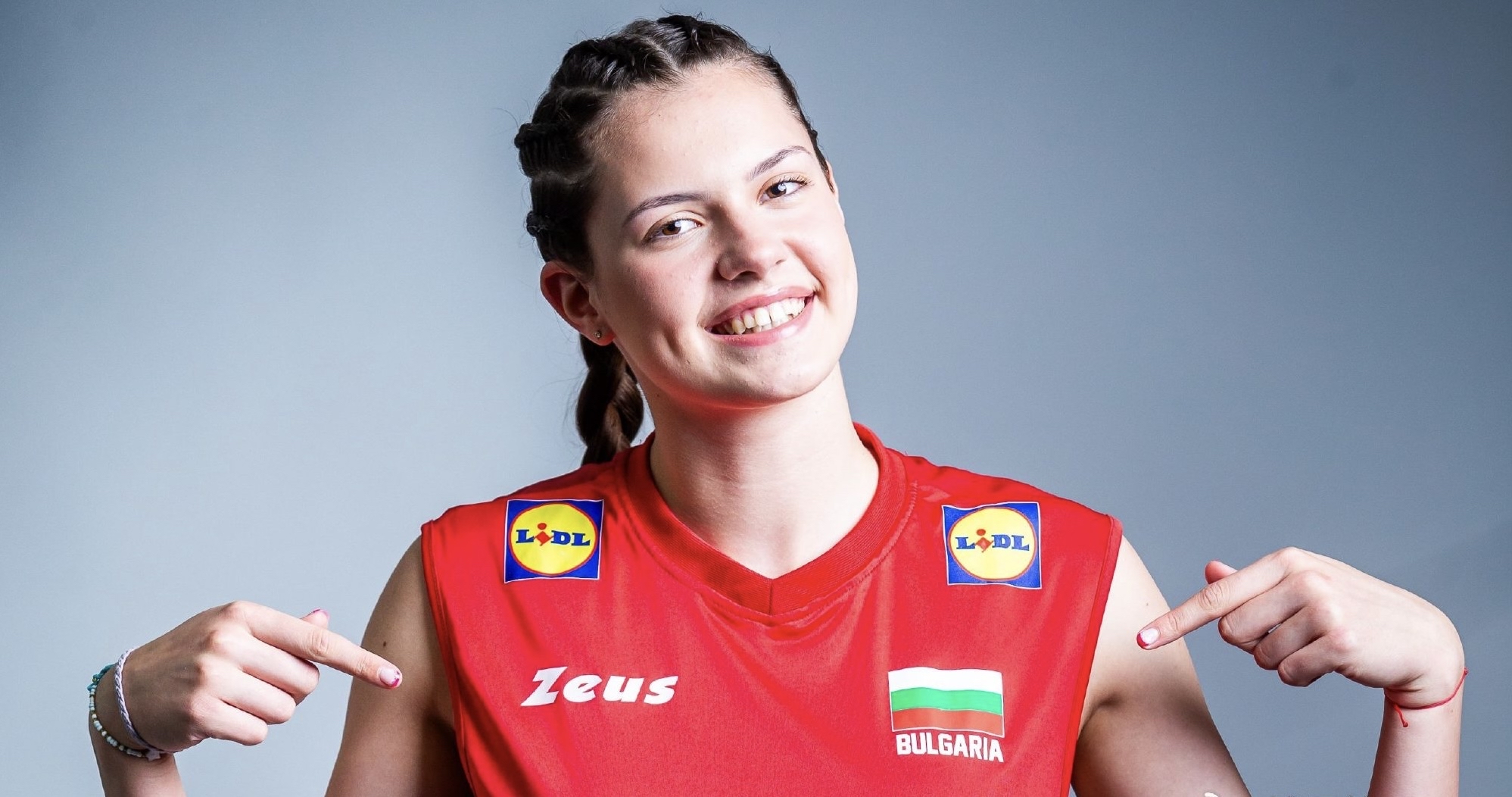 15岁的保加利亚副攻达丽娜 ·纳涅娃