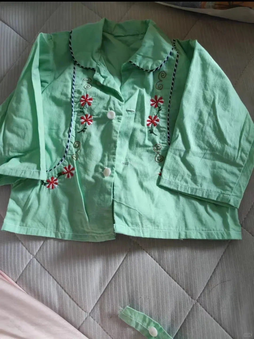 我说这些衣服都挺新的,怎么小时候不给我穿