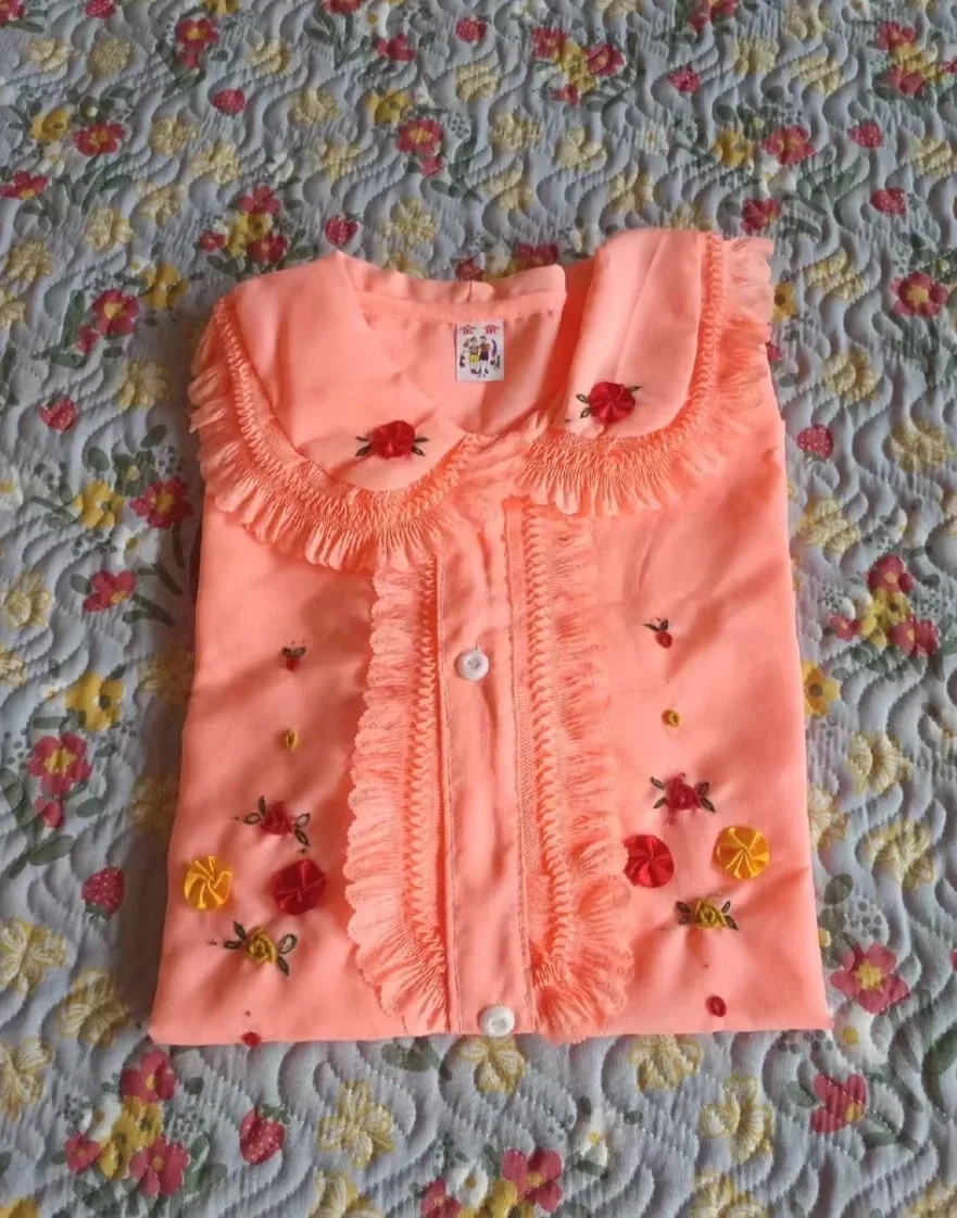 我说这些衣服都挺新的,怎么小时候不给我穿