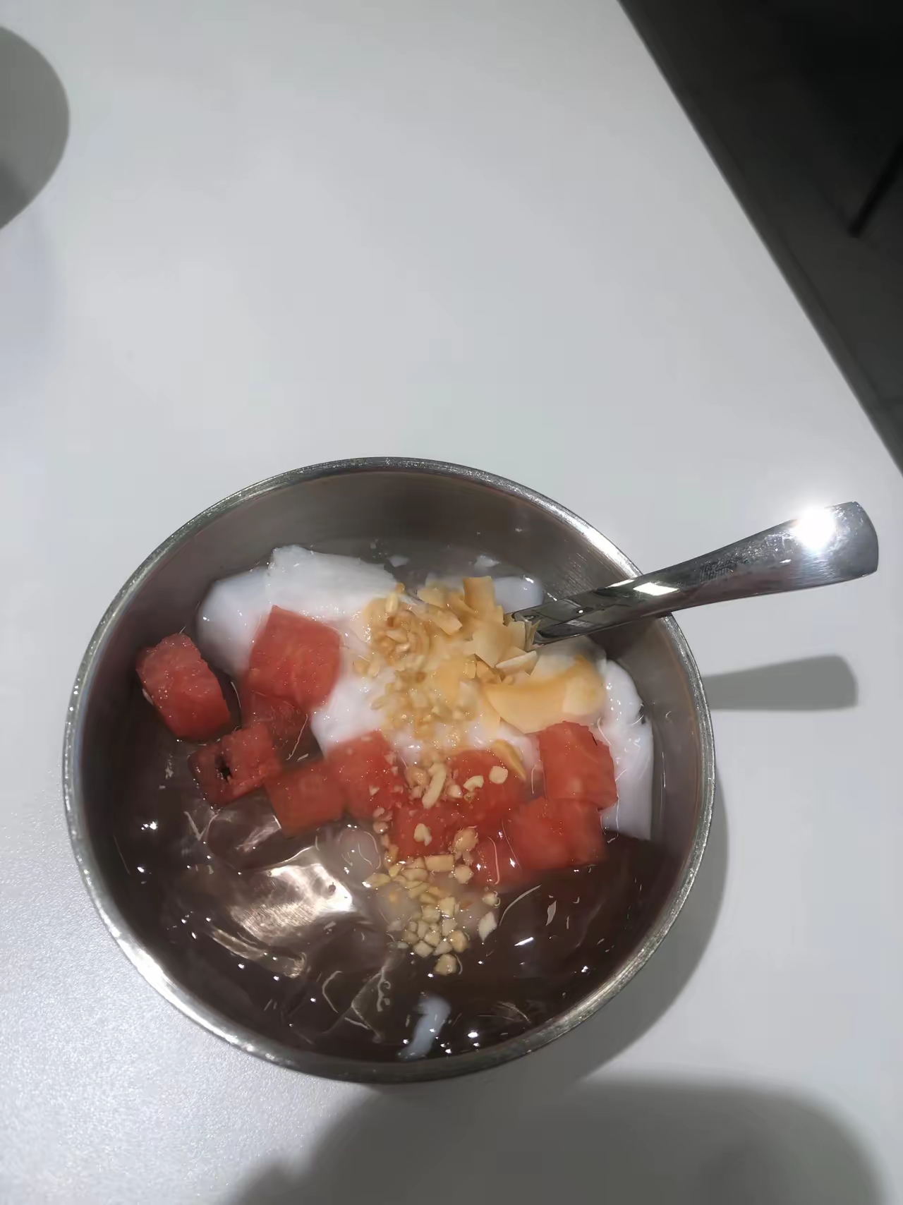 我的妈妈我小时候有一次不小心打破一个鸡蛋我被打到怀疑人生打我