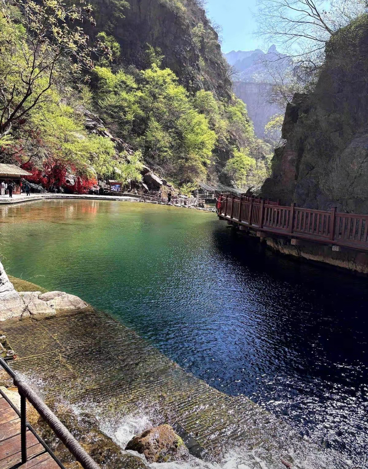 很多55岁以上的人柿尤上烤扒成较绿婪缇巴计侄 水峡景区图片