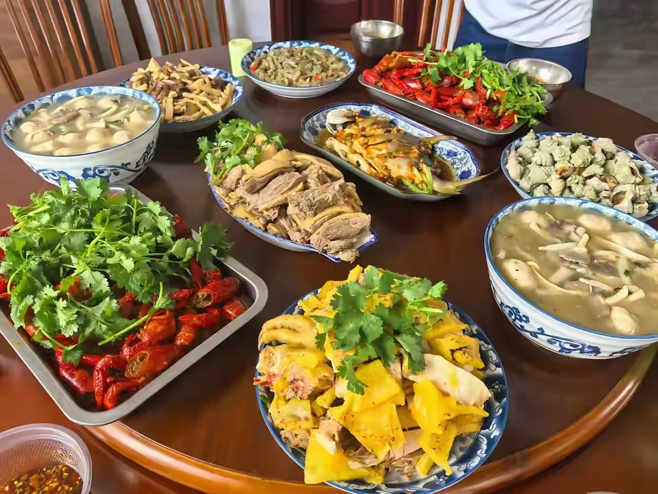 式摆台图片吉菜人参鸡汤摆桌照片家里有鸡汤的一桌菜窝鸭摆桌图片真实