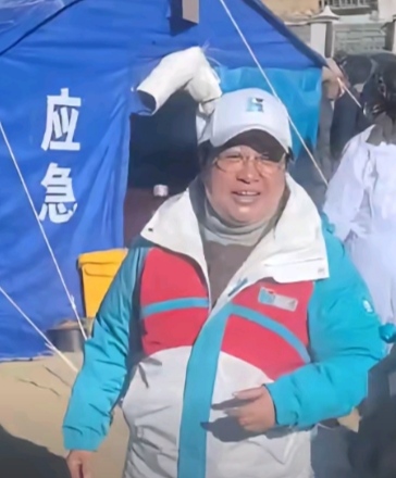 韩红慈善基金会这次向地震灾区捐赠2000多万元的救灾物资