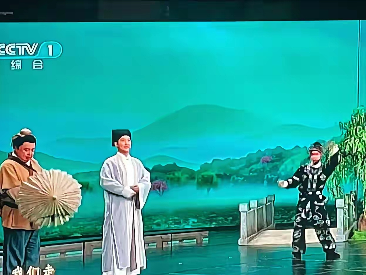 谈论时事新闻演小品(搞笑的小品视频新闻联播类型)