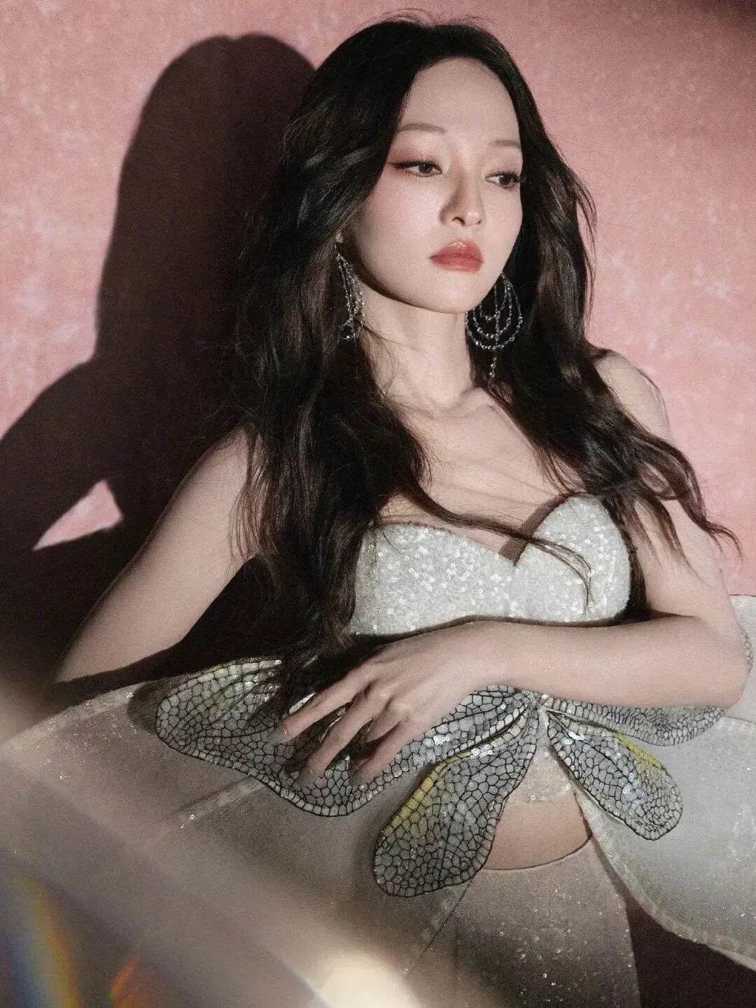 mishra 2024 春夏高级定制礼服亮相湖南卫视跨年晚会,这也是张韶涵第