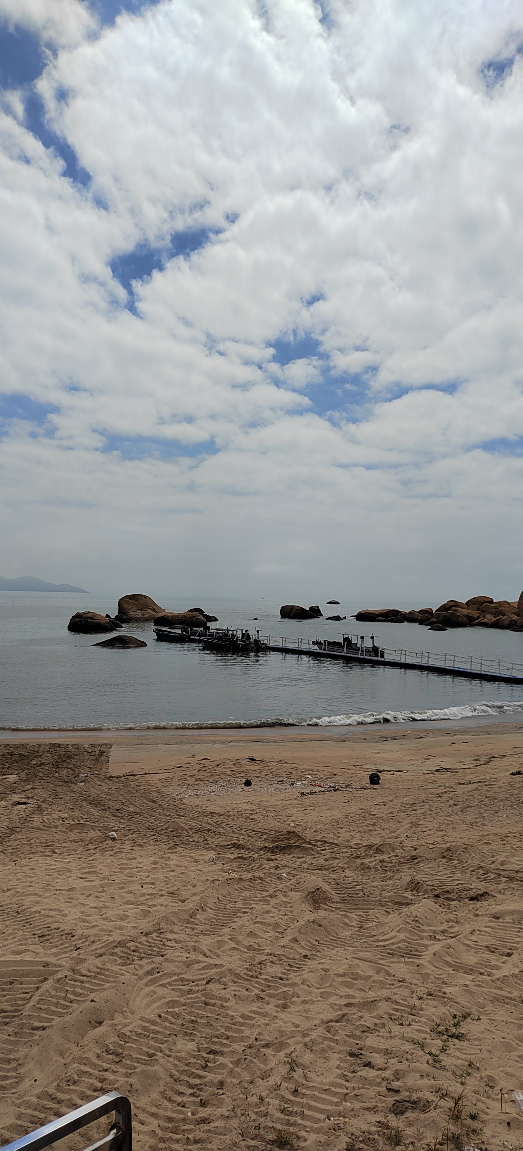 某员工办退休要求6月份停保,我去问人事,人事说对方