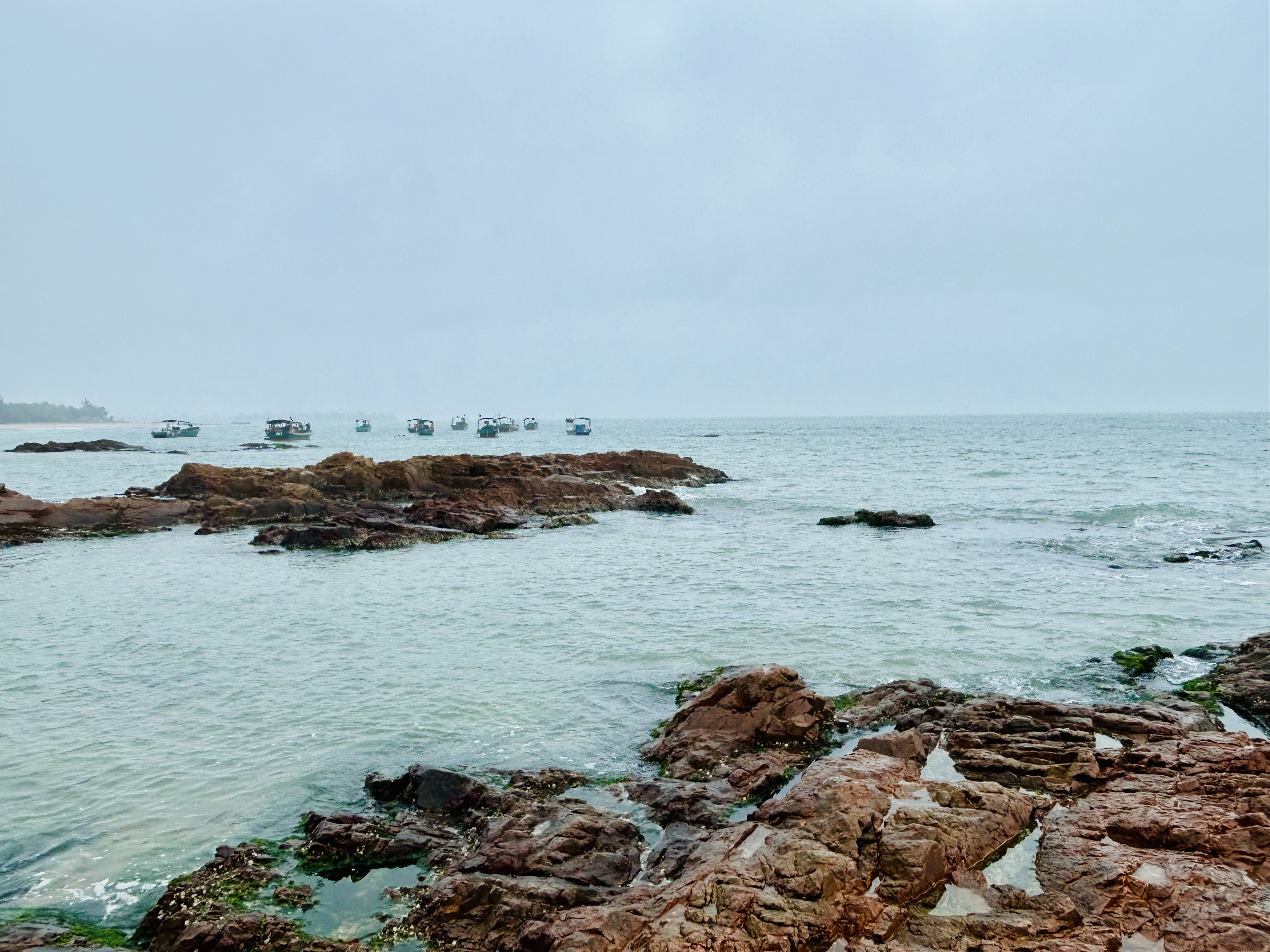 结果可想而知,可见不愿讨好,不怕争议,情愿承受被