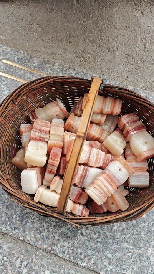 五花肉石一篮子