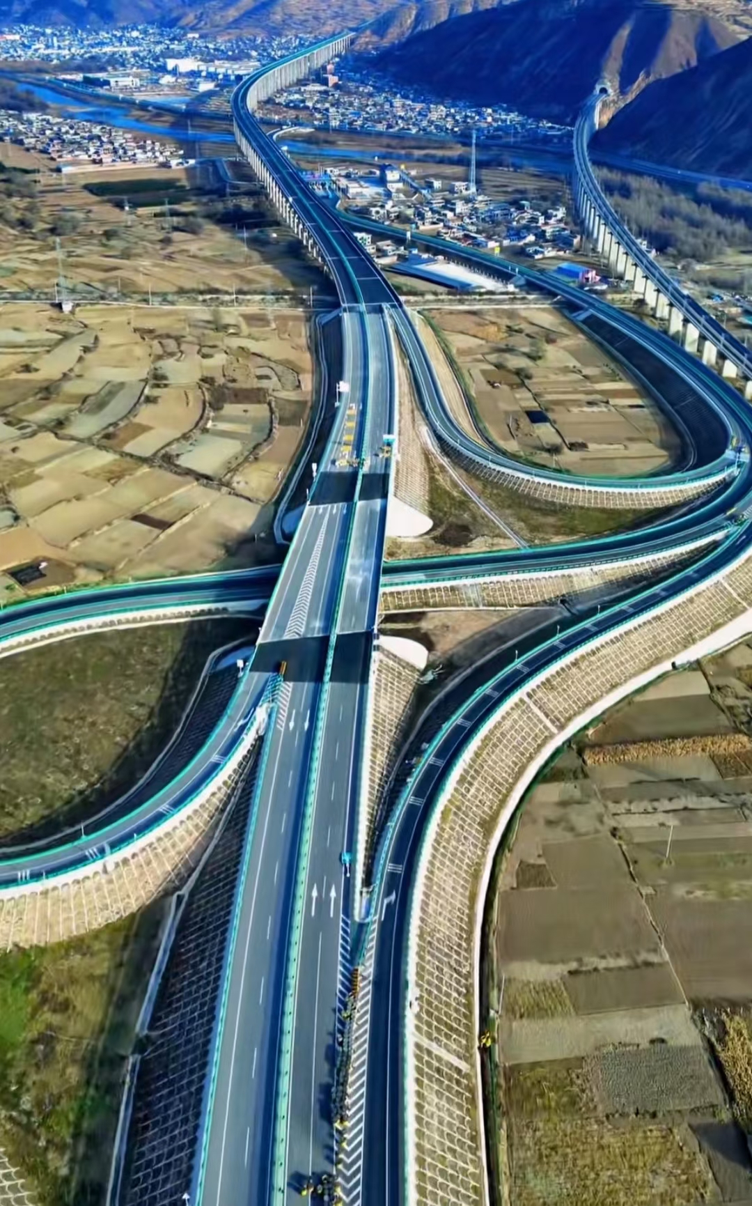 我没有!今天刷的视频就看到许多网友在爆料自己的五一假期旅游经历