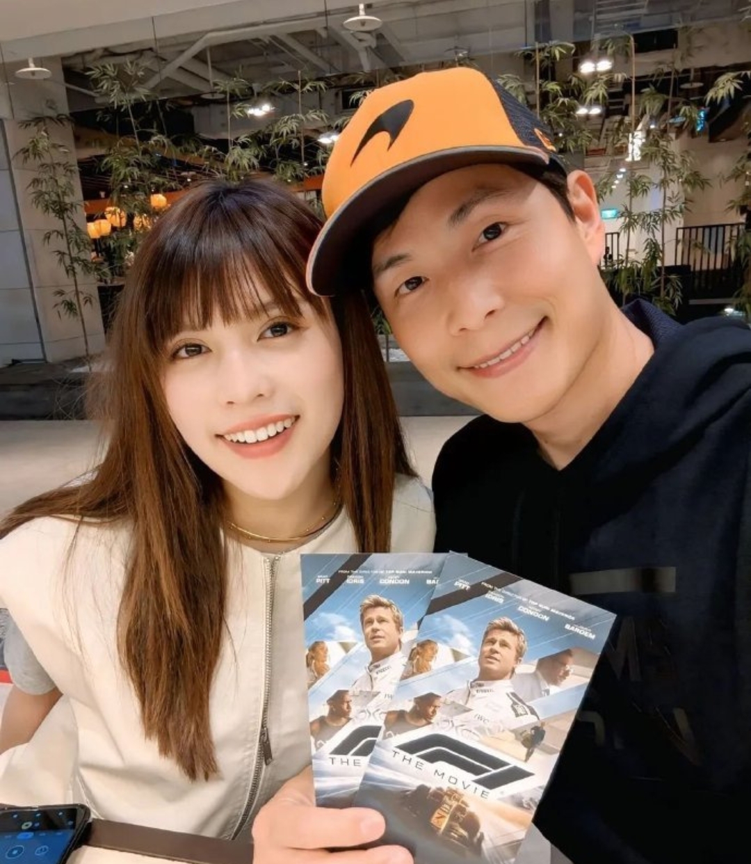 据台媒,近日夏宇童录影时穿着宽松,引发怀孕猜想