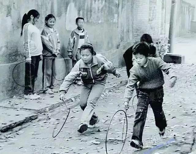 长大后才知道,我们小时候有多难杀 生水直接喝,把