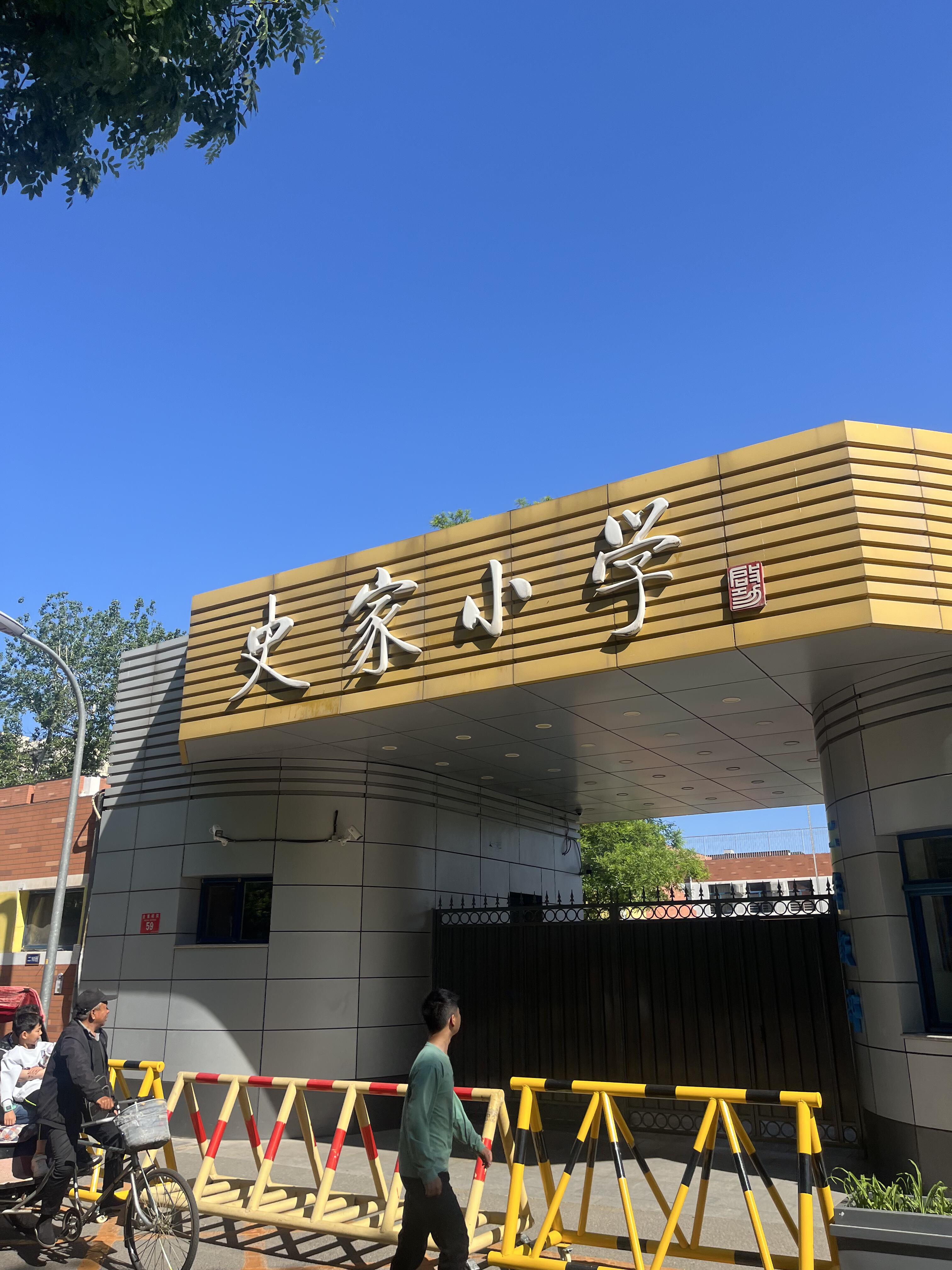 你不得不承认,北京越来越精致了,很多街景差不多达到了东京的水平