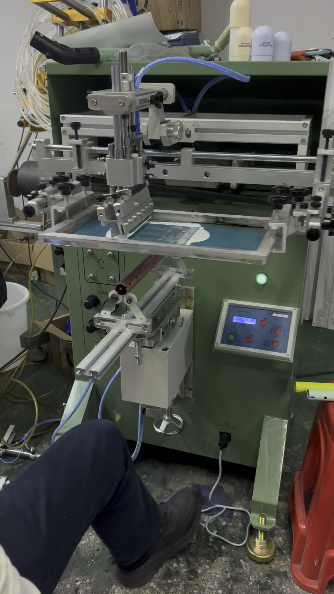 南昌市丝印机厂家,滑板车钢管丝印机,鱼竿长杆丝网印刷机