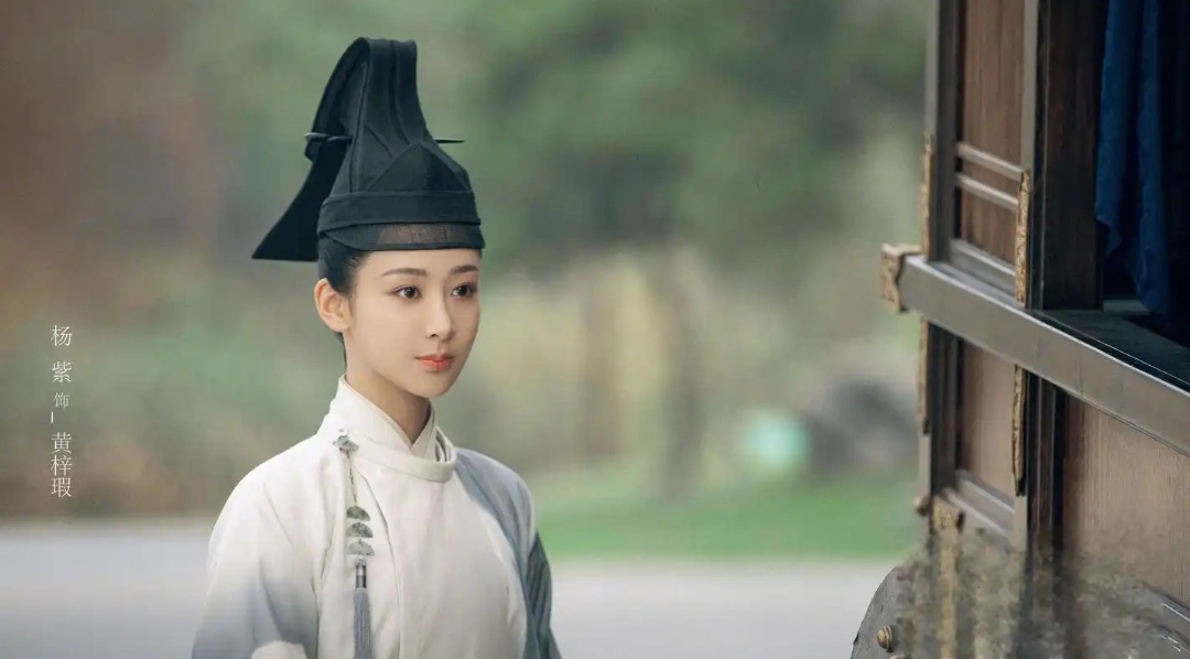 儿时的她,因着迷赵薇主演的《还珠格格》,一颗表演的种子就此种下