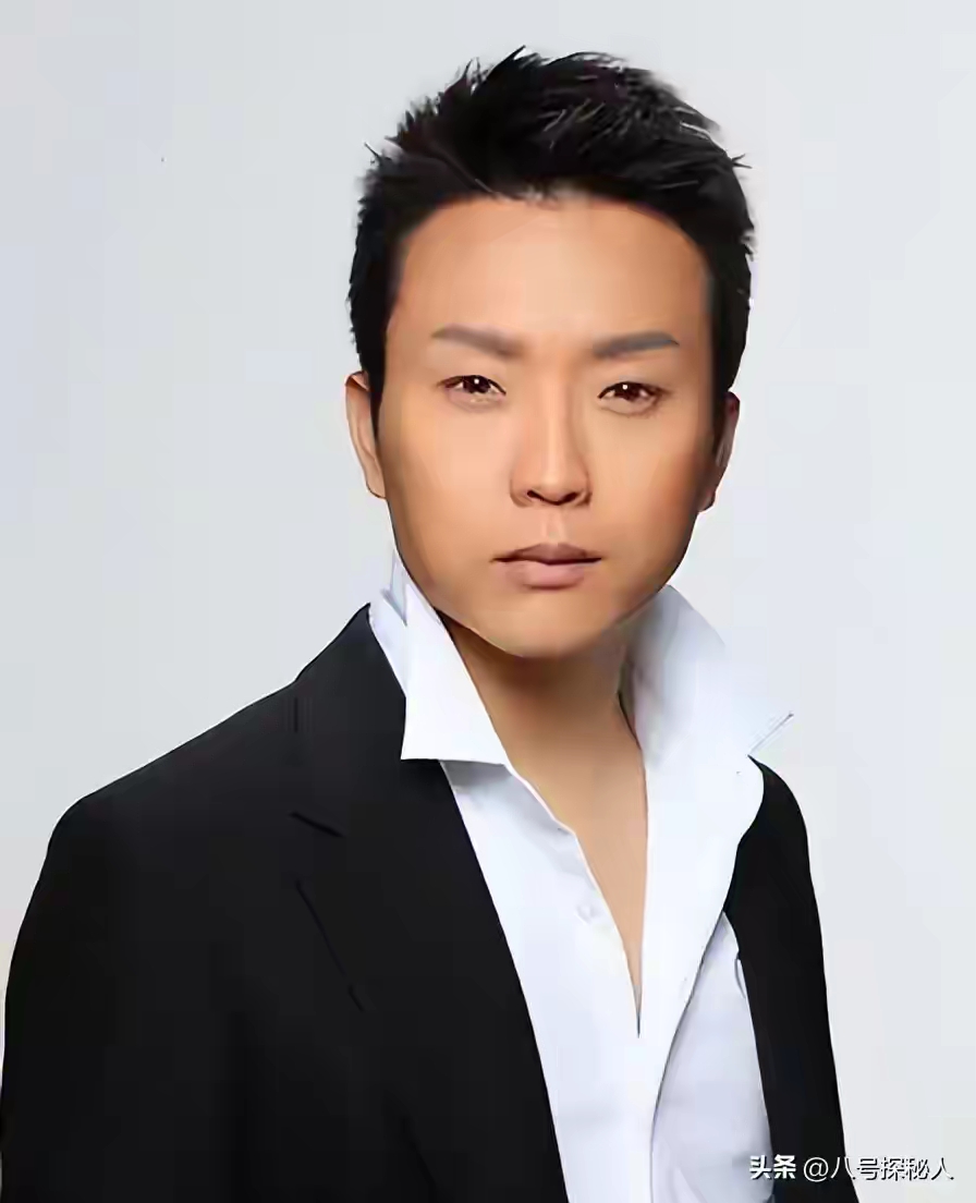 "跳梁小丑"李玉刚,因一首歌爆火,也因一句话被京剧界集体封杀!