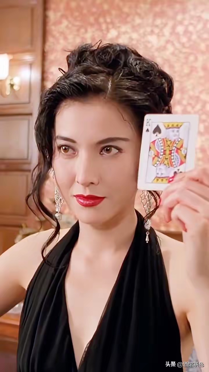说起90年代的港娱容貌出众的女明星,李婉华绝对是个绕不过的名字