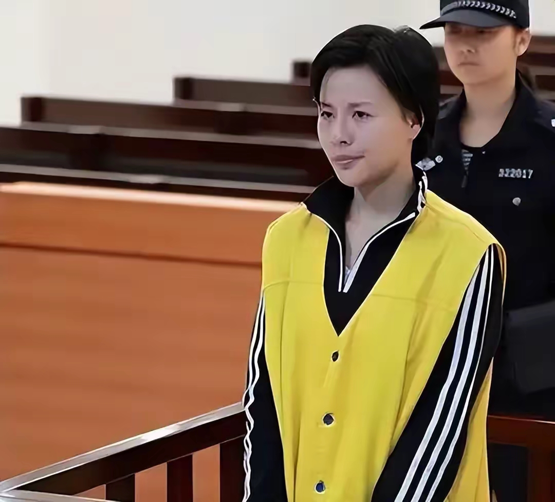 她凭借着倾国倾城的长相,4年"借"了令人咋舌的17亿