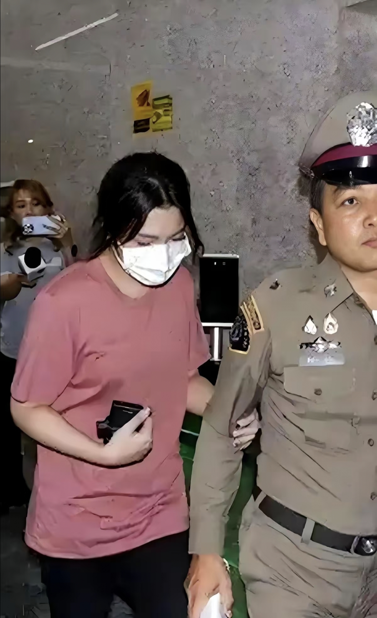 当袈裟遇上欲望:一场宗教丑闻引发的社会伦理地震