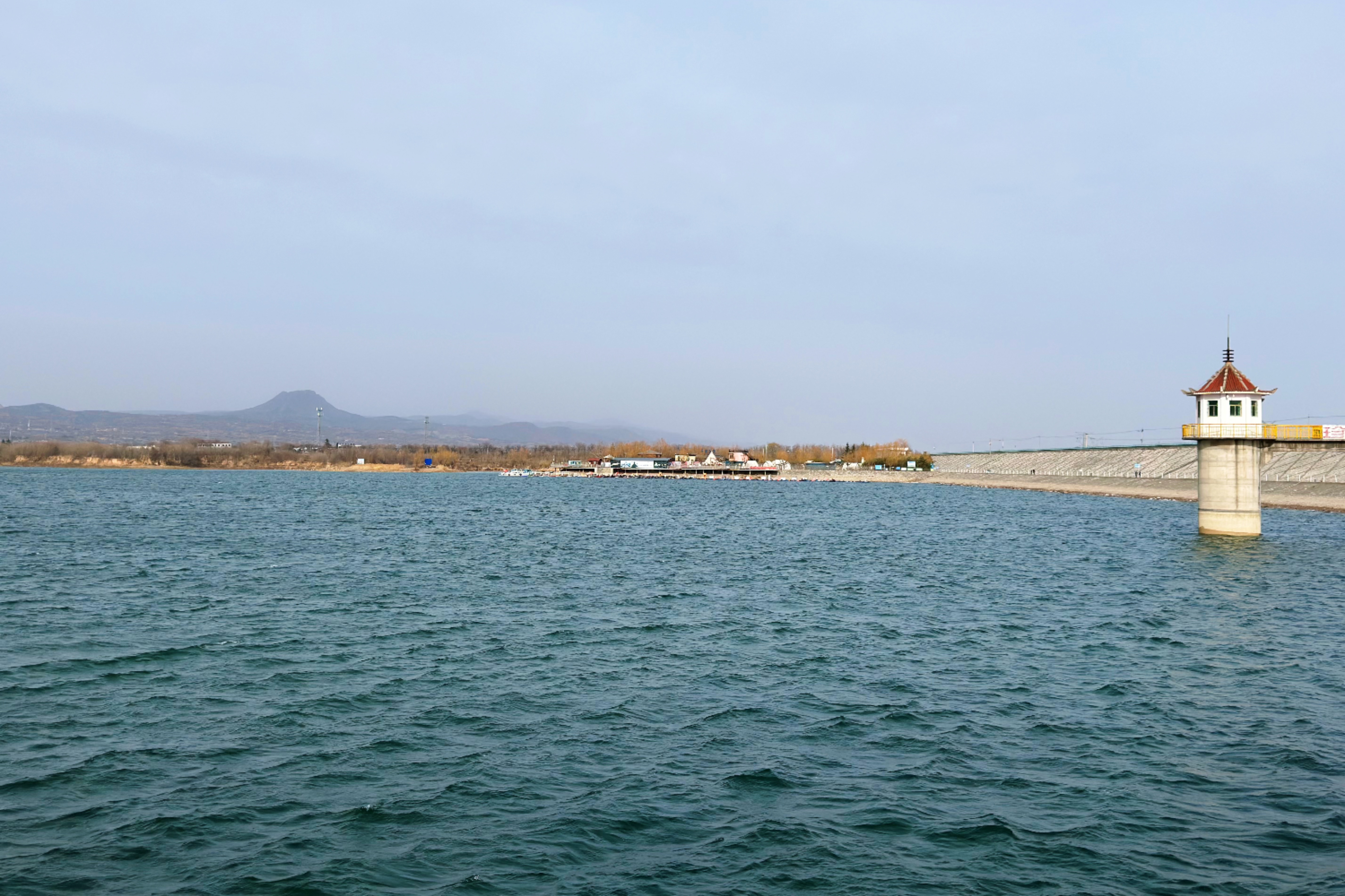 黄土高坡上的水库总是让人眼前一亮#元宵喜乐旅行拍不停