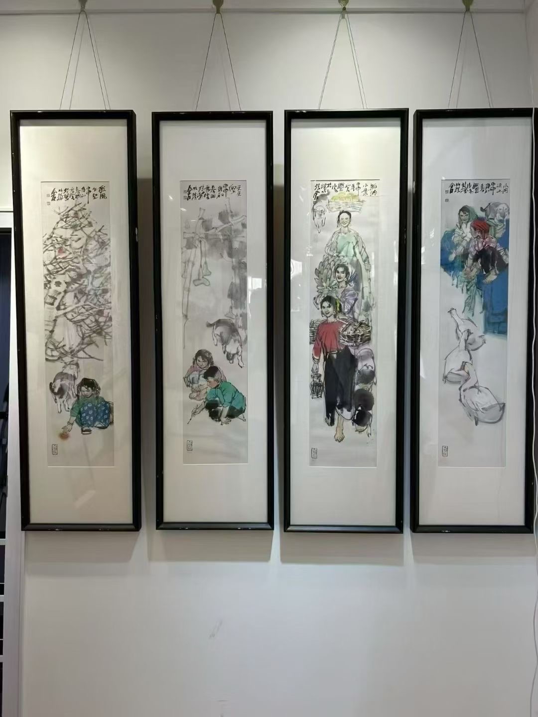 史国良四条屏带合影