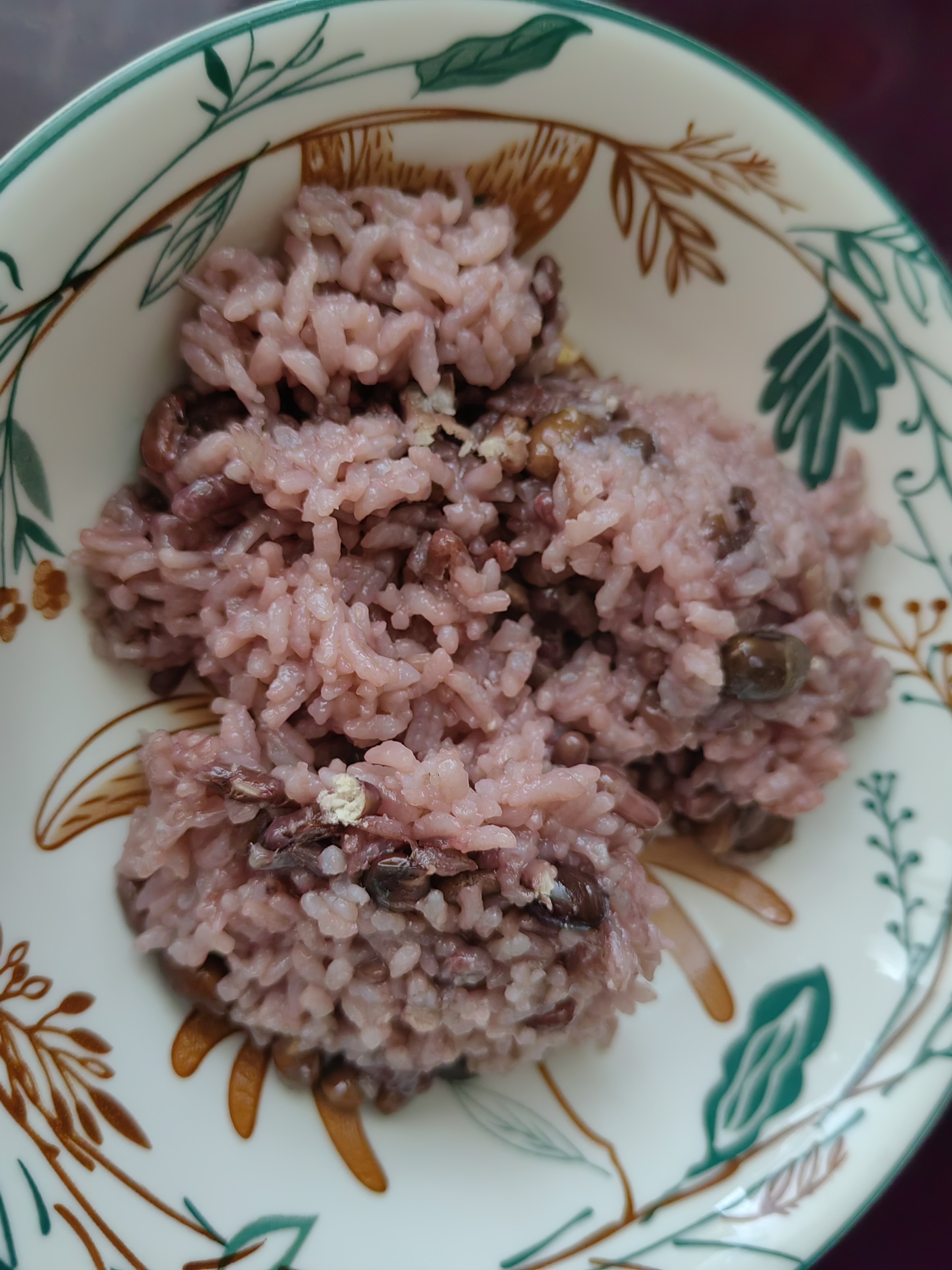 早餐做了牛肉胡萝卜炖土豆红豆黑豆大米饭