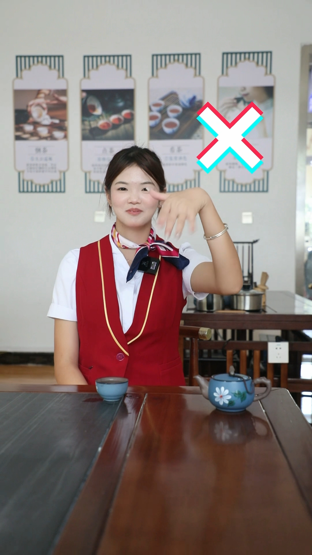 招呼服务员时,什么样的手势礼仪才正确呢?