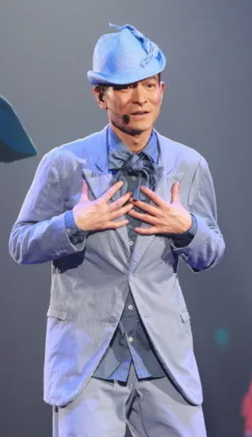 刘德华1961年9月27日出生于香港新界大埔镇泰亨村,籍贯广东江门