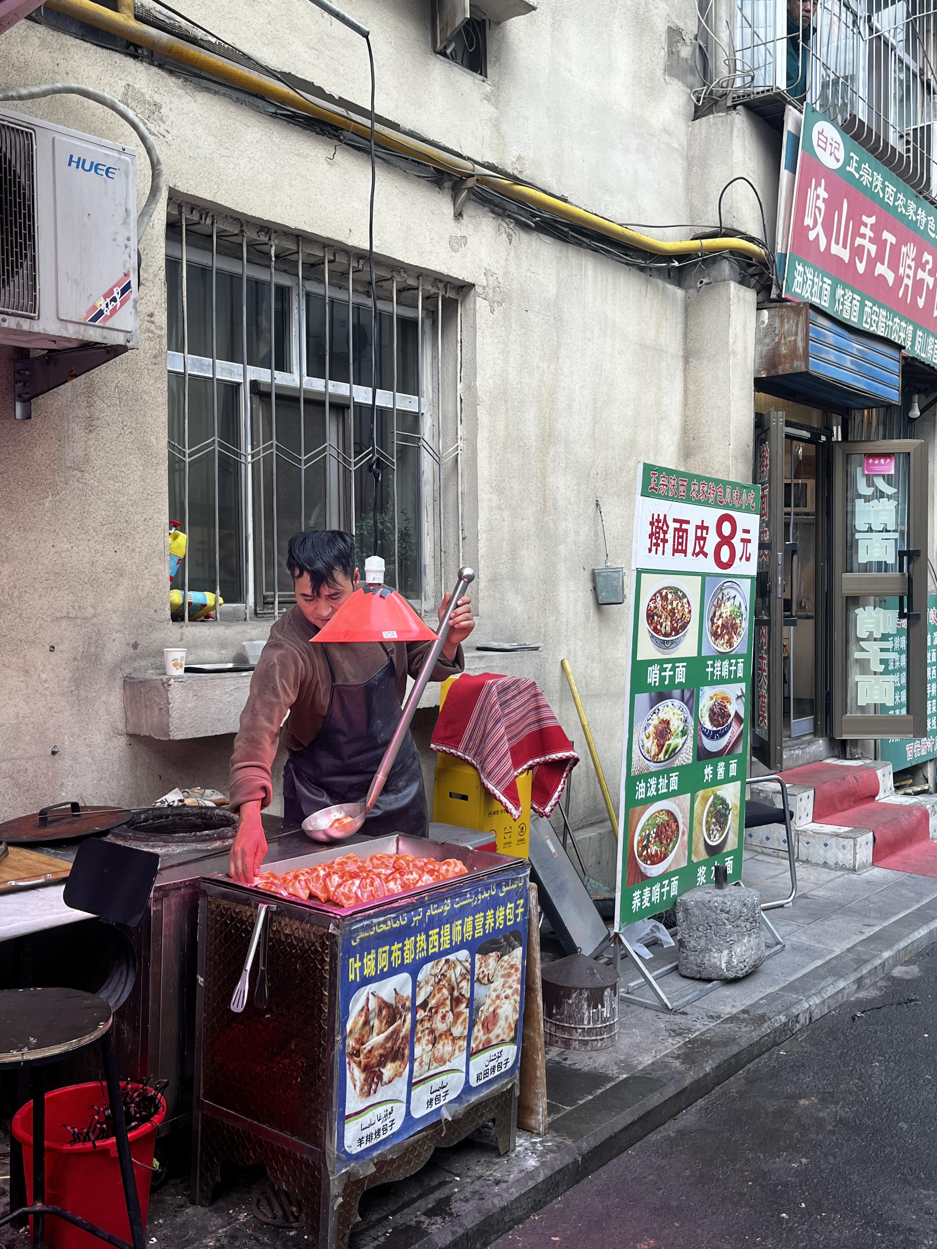 新疆天山天池旁卖囊子的店