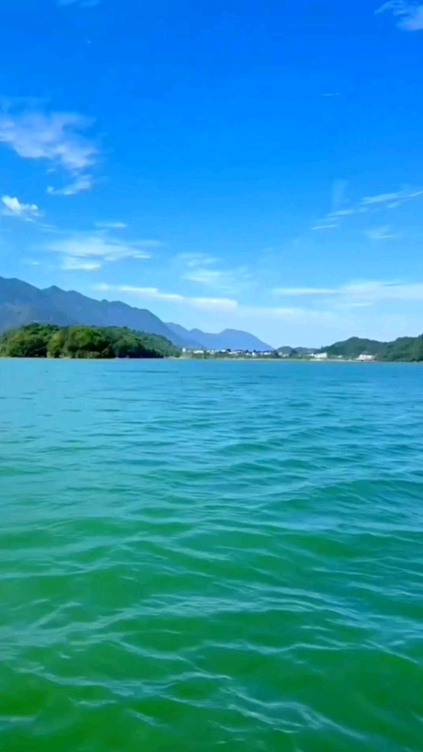 看到这绿水青山,蓝天白云,情绪一下治愈了