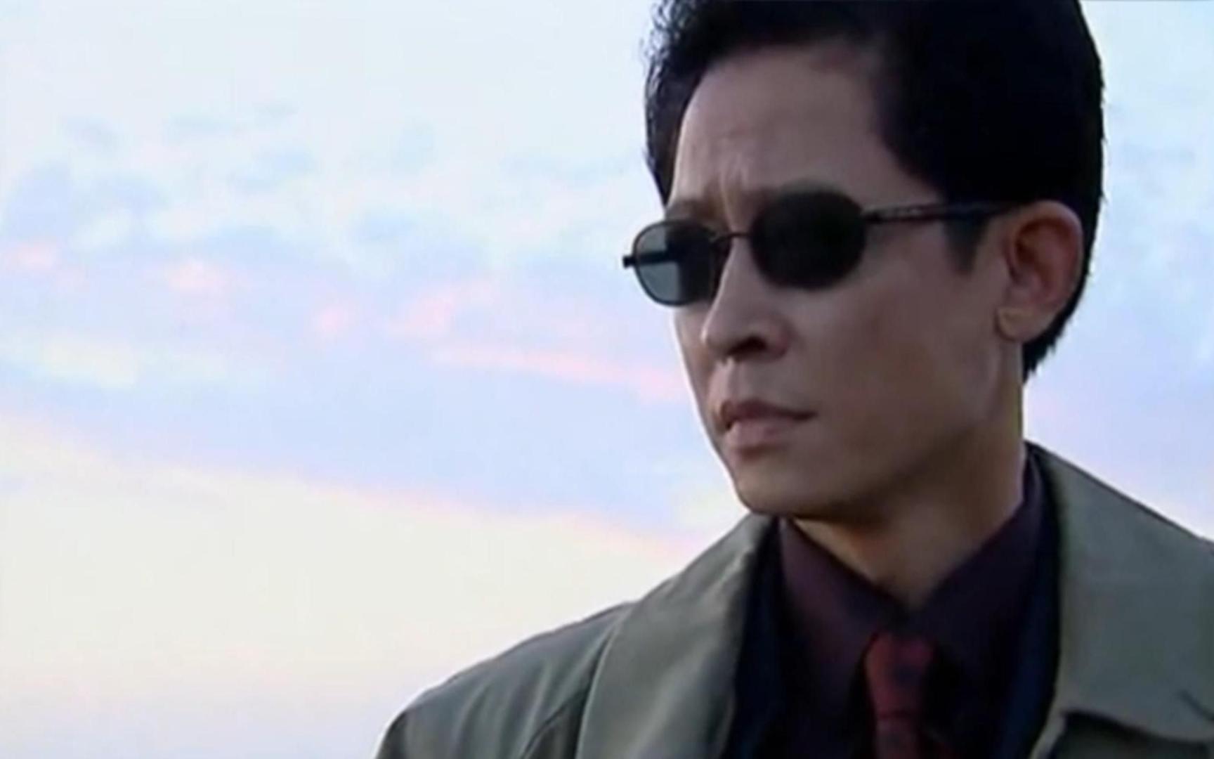 电视剧《黑冰》里郭小鹏有句台词,伟大的人必须有所创造