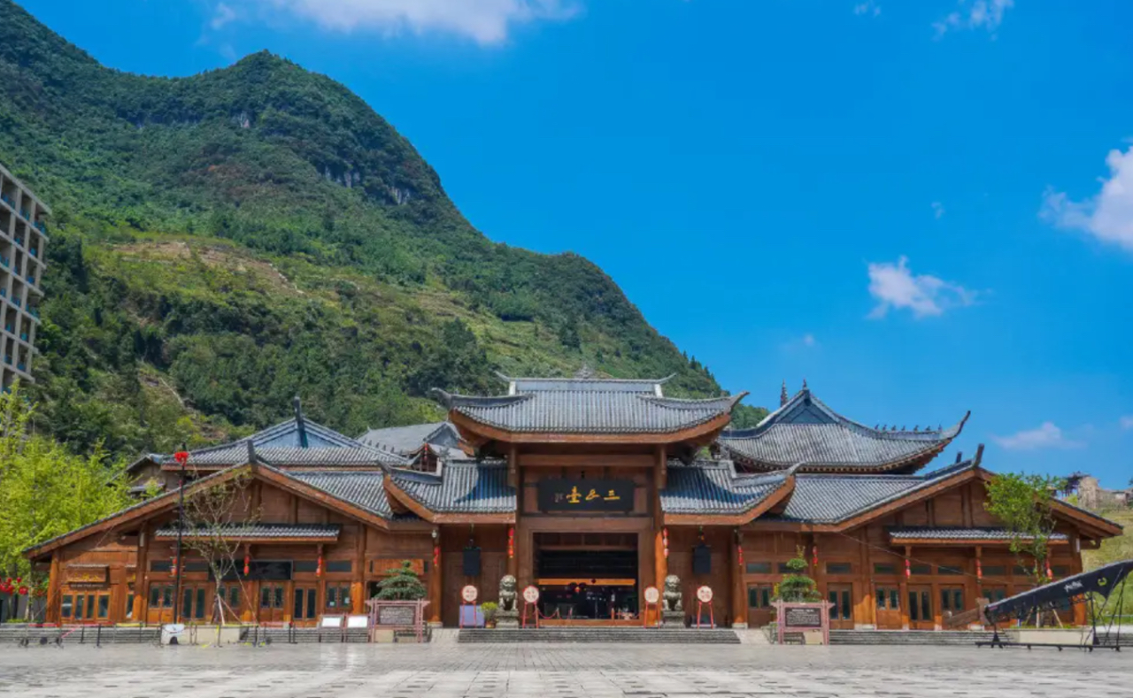 重庆人避暑后花园,买道真云栖湖康养度假区避暑房,趣玩傩城!