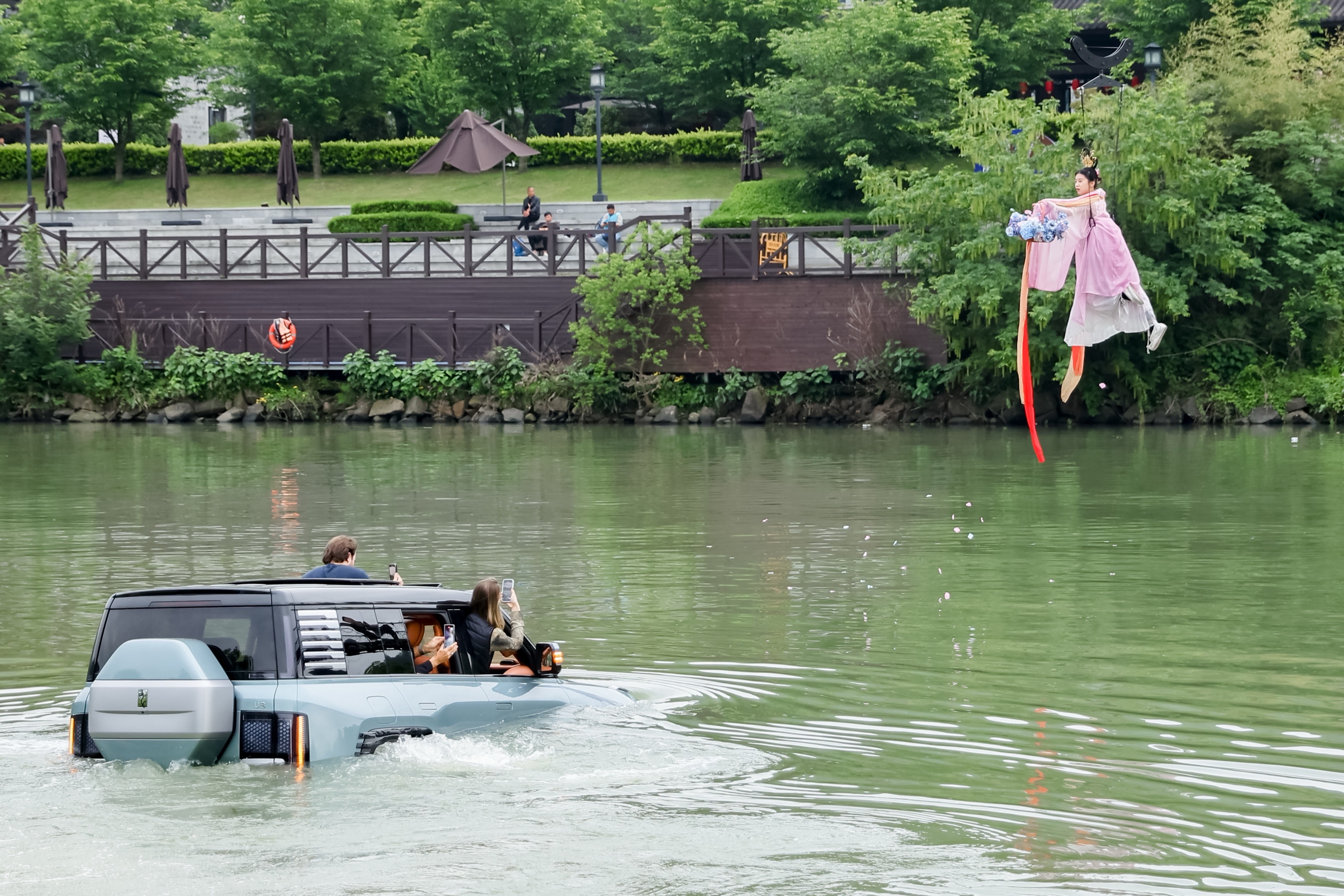 齐聚,体验,惊叹中国"智造"