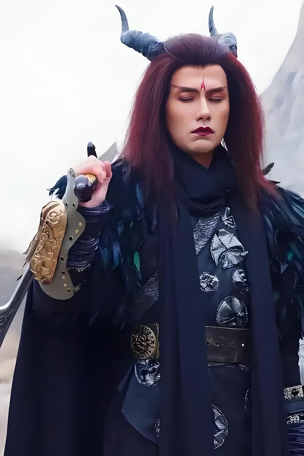 把魔尊演得超厉害,成了仙侠剧的经典;十六年后,魔尊重楼黄志玮图片