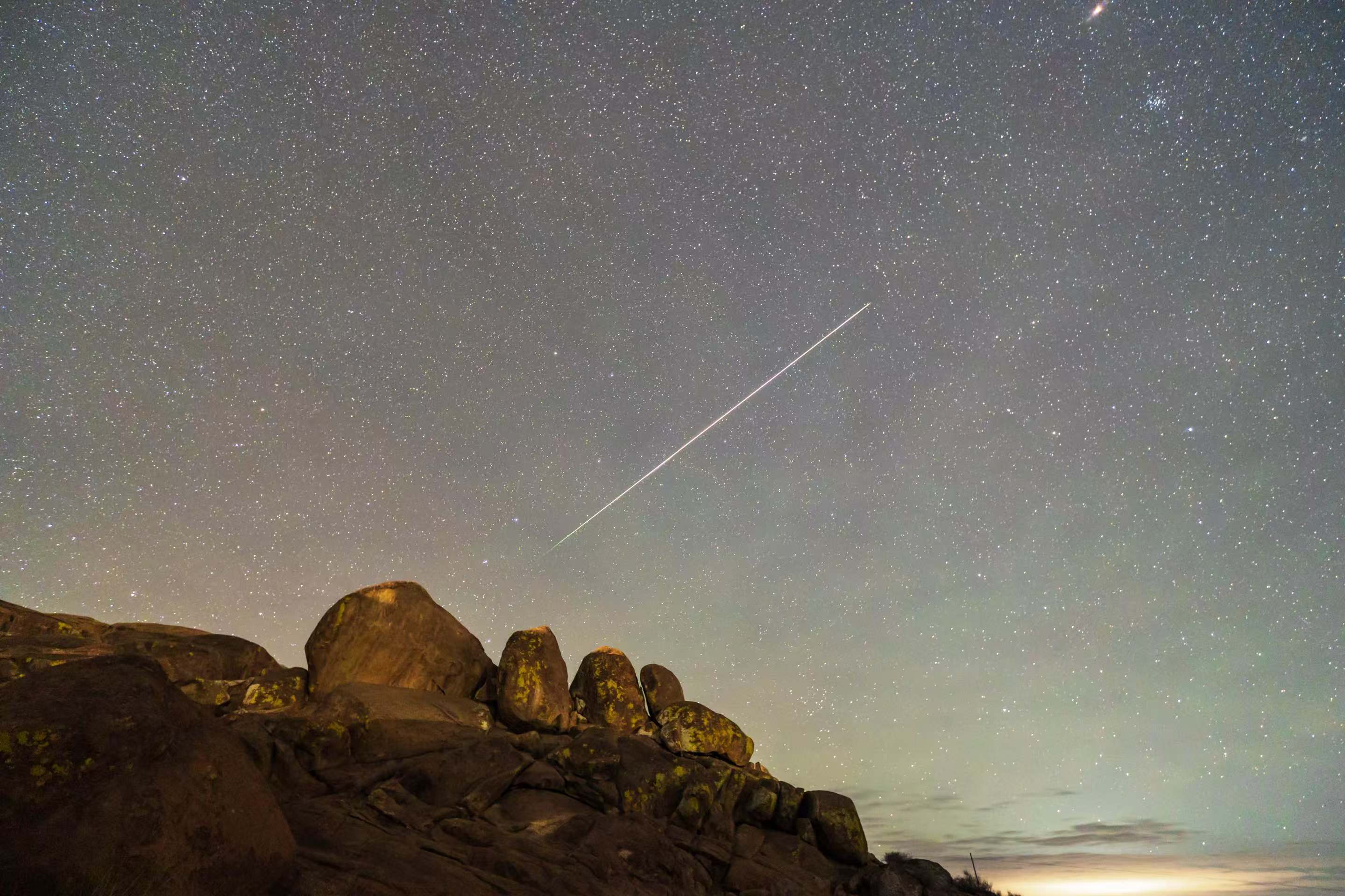 夜幕降临至黎明时段,成功记录下2025年首场象限仪座流星雨,将一幅幅