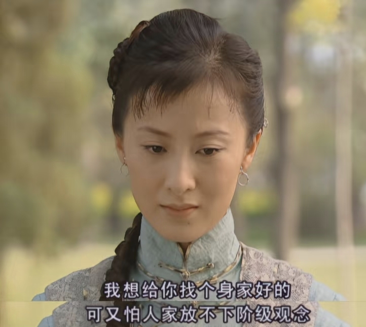 《金粉世家》:丫鬟小怜,不可怜,不卑不亢获得新生