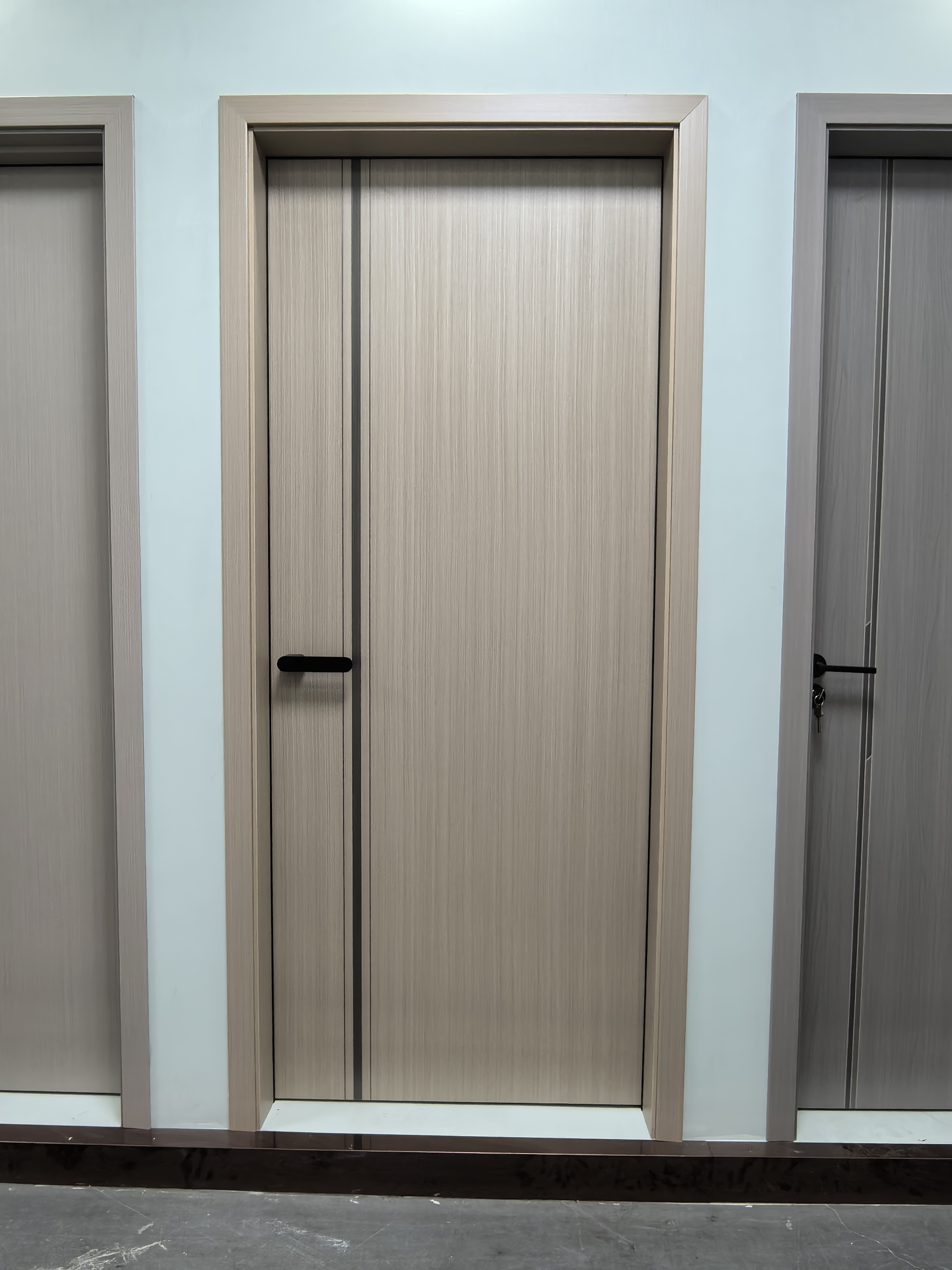 家装极简轻奢风格卧室门爱林堡实木复合免漆套装门定制碳晶木门