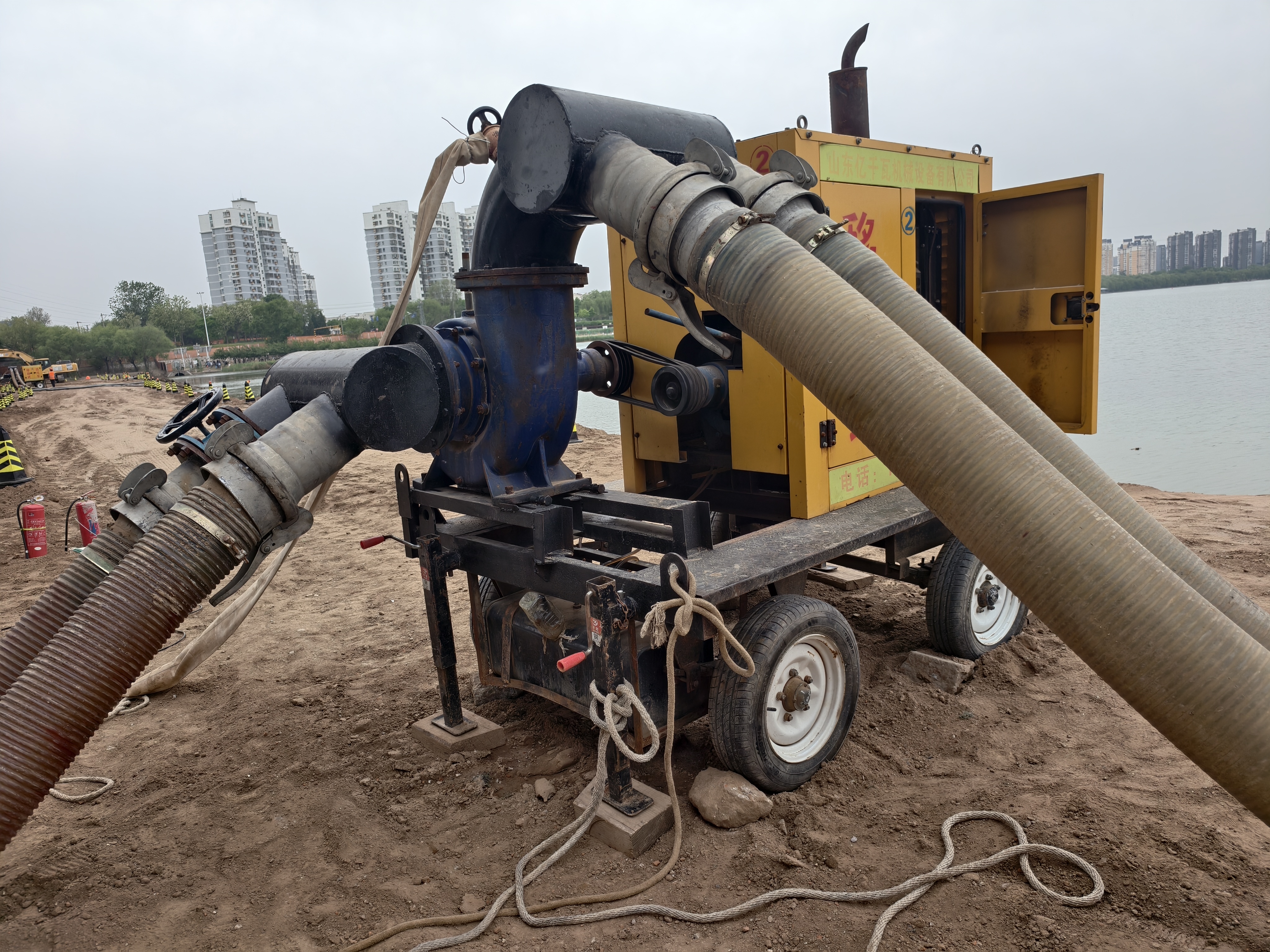 服务概述 设备类型:提供小型,中型,大型抽水车租赁