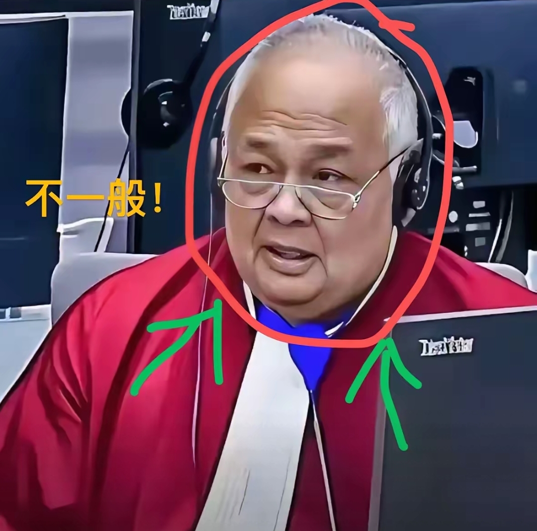 不是长女"萨拉"也不是为他发声的民众而是这个看似平平无奇,实则能力