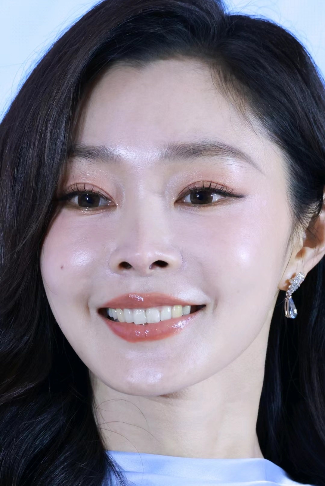 宋轶的五官虽然不算是十分的精致,但她却着有一份独特的气质,因为整体