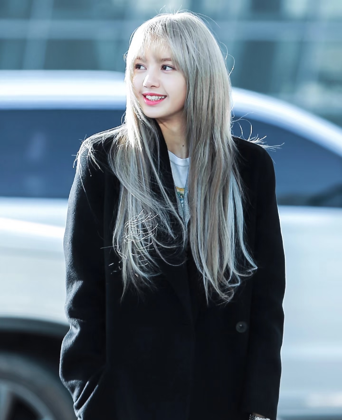 lisa19年和20年的长相和妆造,让她看起来完全就是神颜的程度,而且她