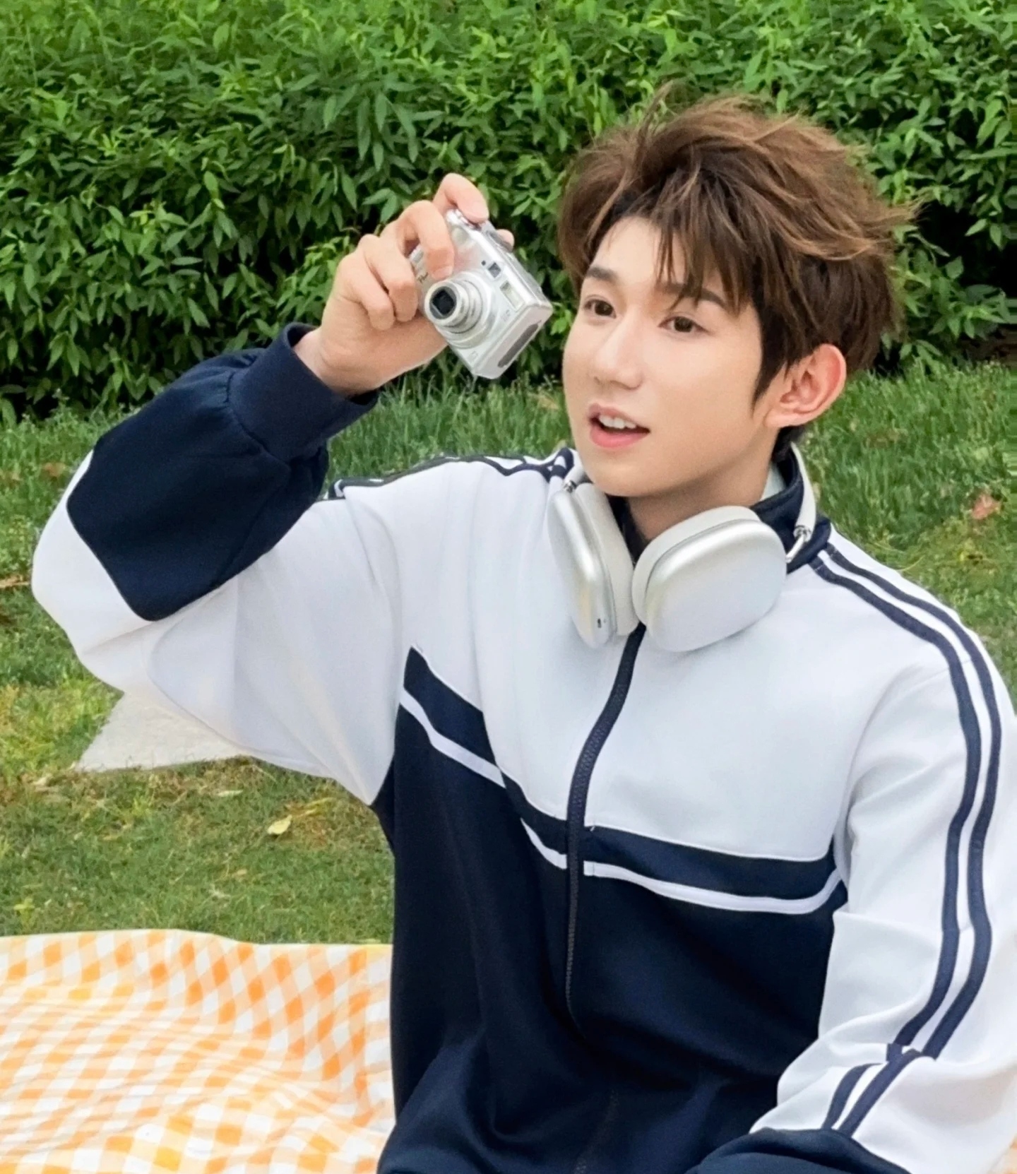 王源真的是好幸福的一个孩子呀,因为父母爱他,爷爷奶奶爱他,家人爱他