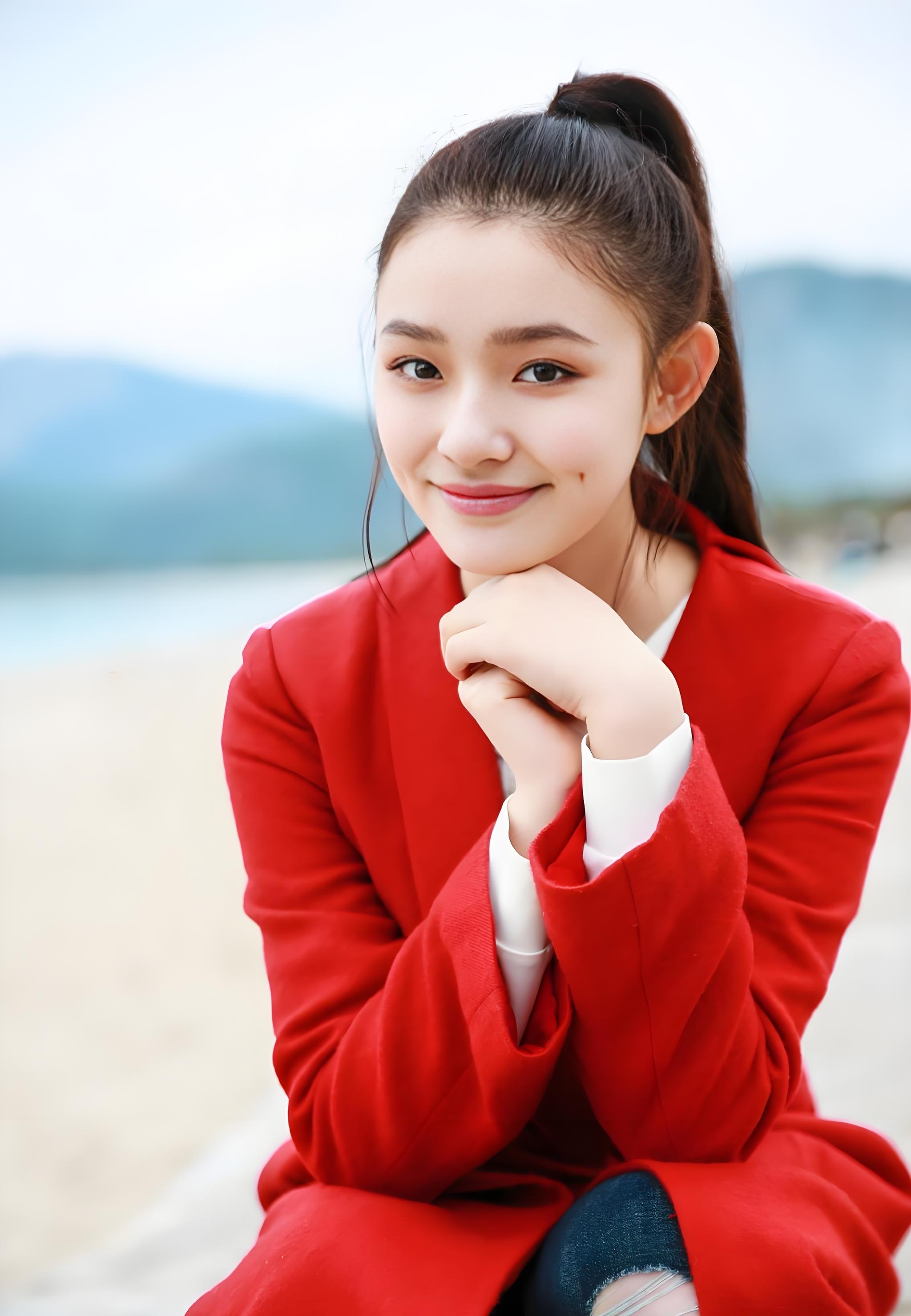 八卦一下: 一,林允现在只要给钱就接戏,女几号都没关系