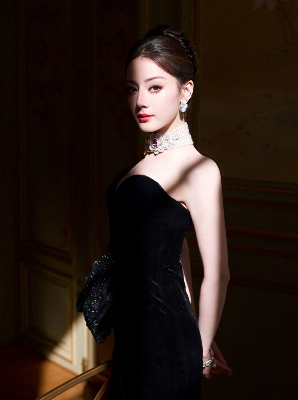 迪丽热巴成为mikimoto全球代言人也太绝了吧!