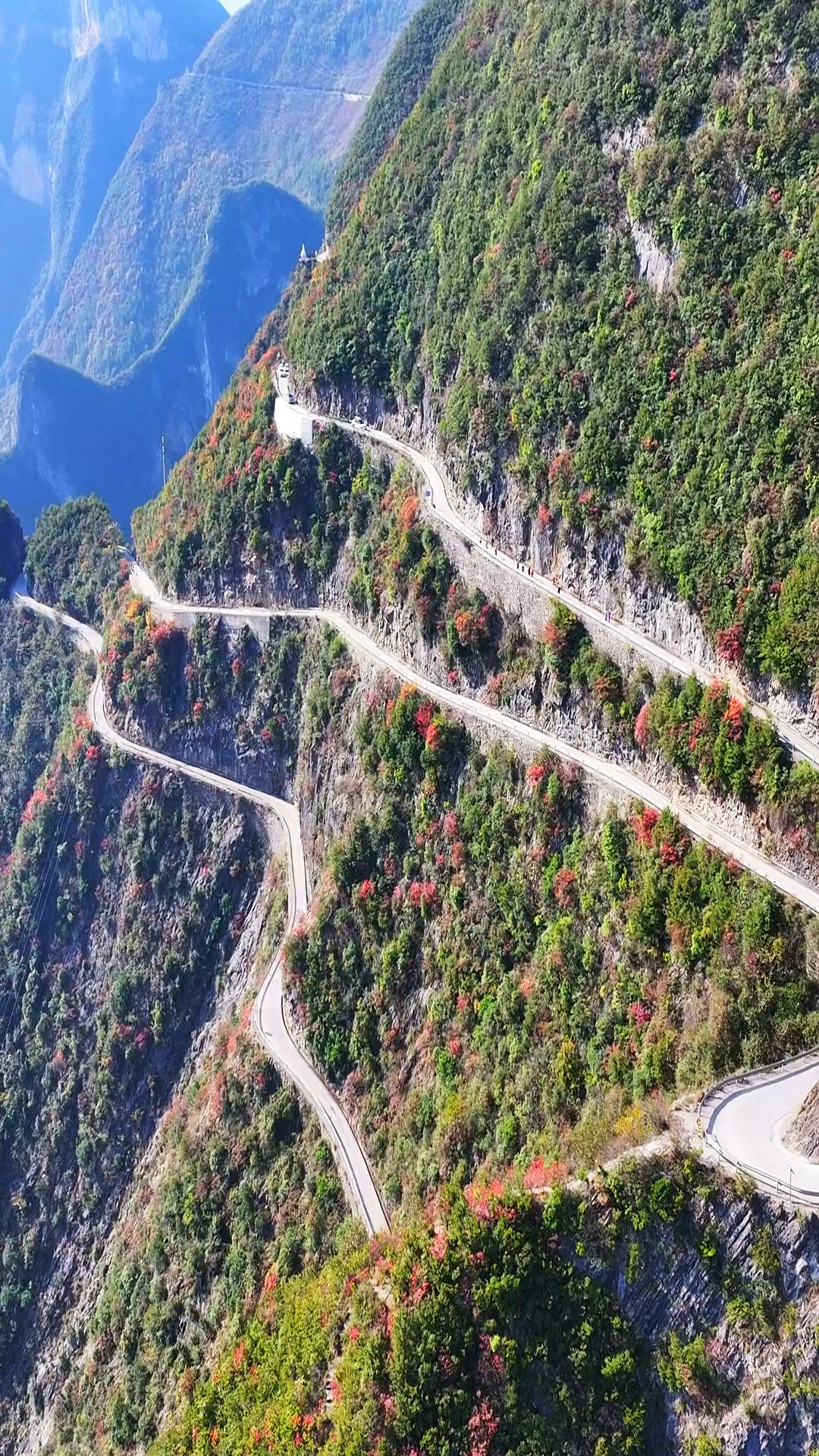 兰英大峡谷#挂壁公路 #大自然的鬼斧神工